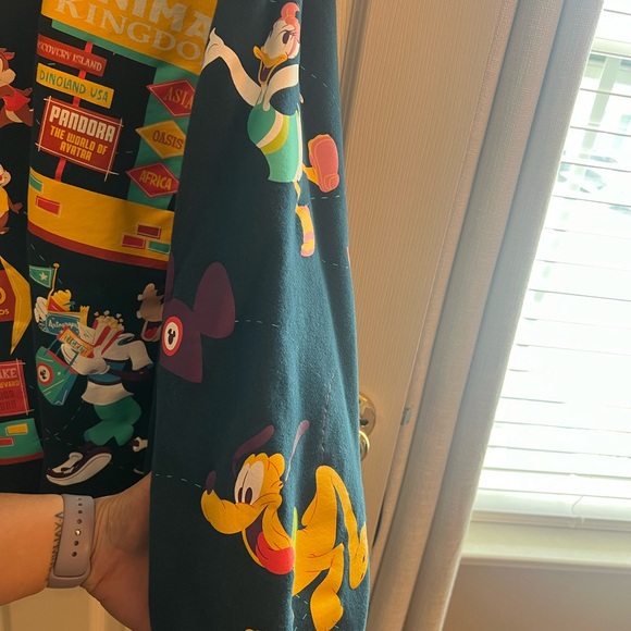 Walt Disney World Play in the Parks crewneck - Picture 4 of 5